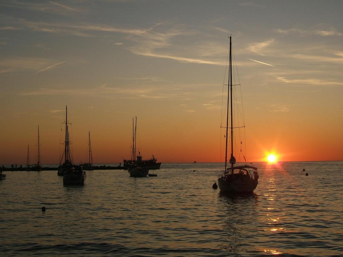 Tamaris, 600 M From The Beach Novigrad  Exterior photo